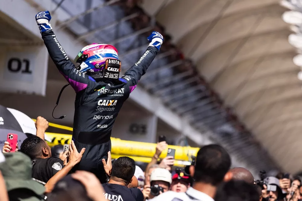Guilherme Salas Vence de Ponta a Ponta a Corrida Principal da Stock Car em Interlagos